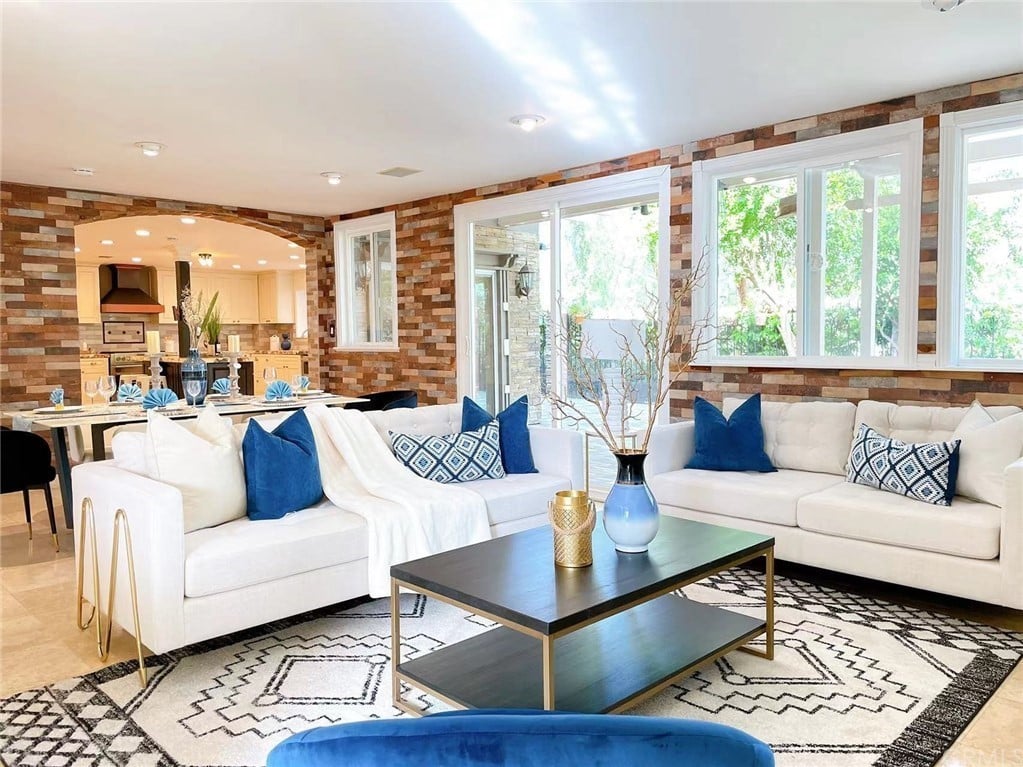 40 Cedar Tree Ln