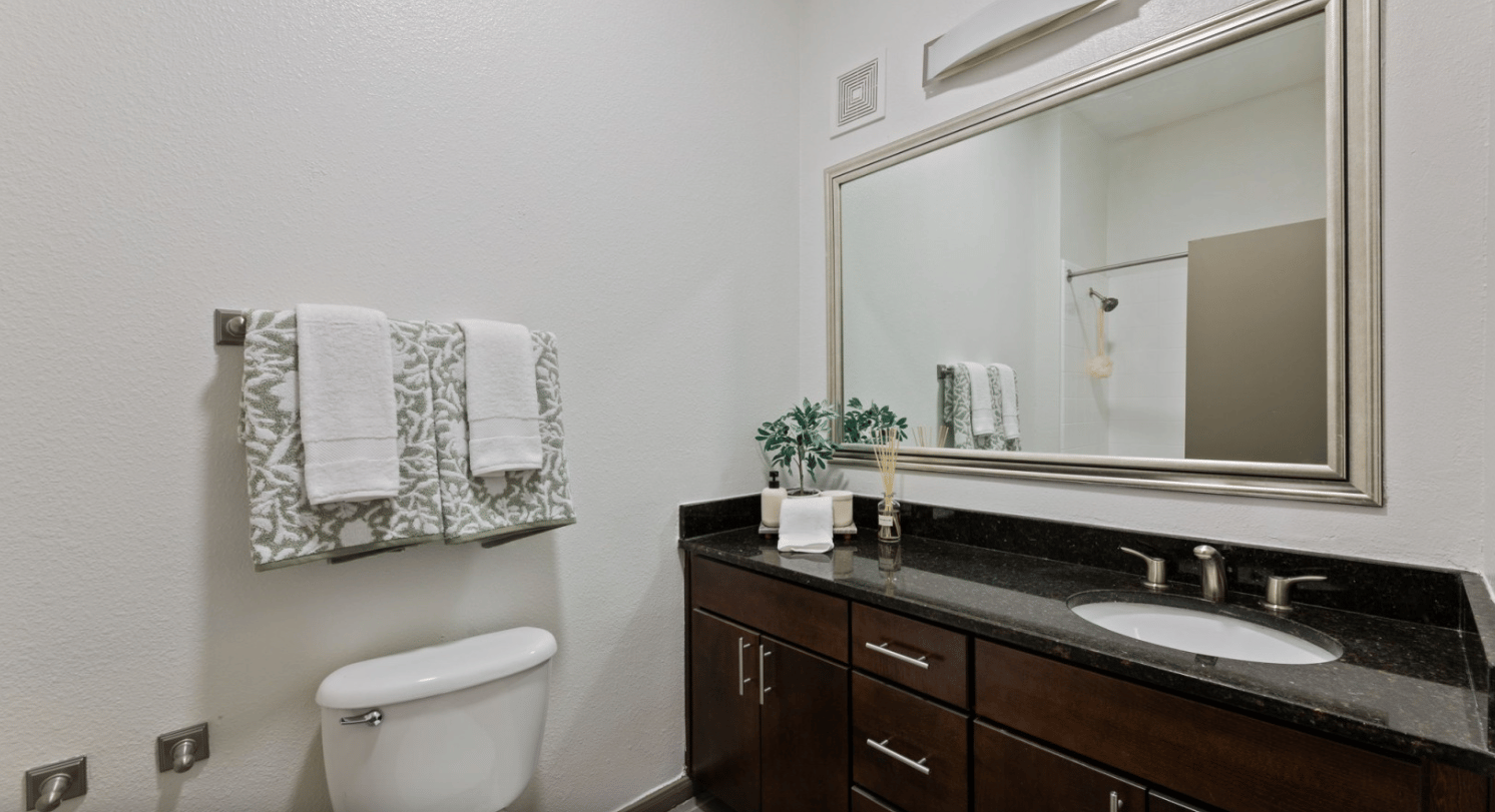 Lease today, live up to 4 weeks free!!