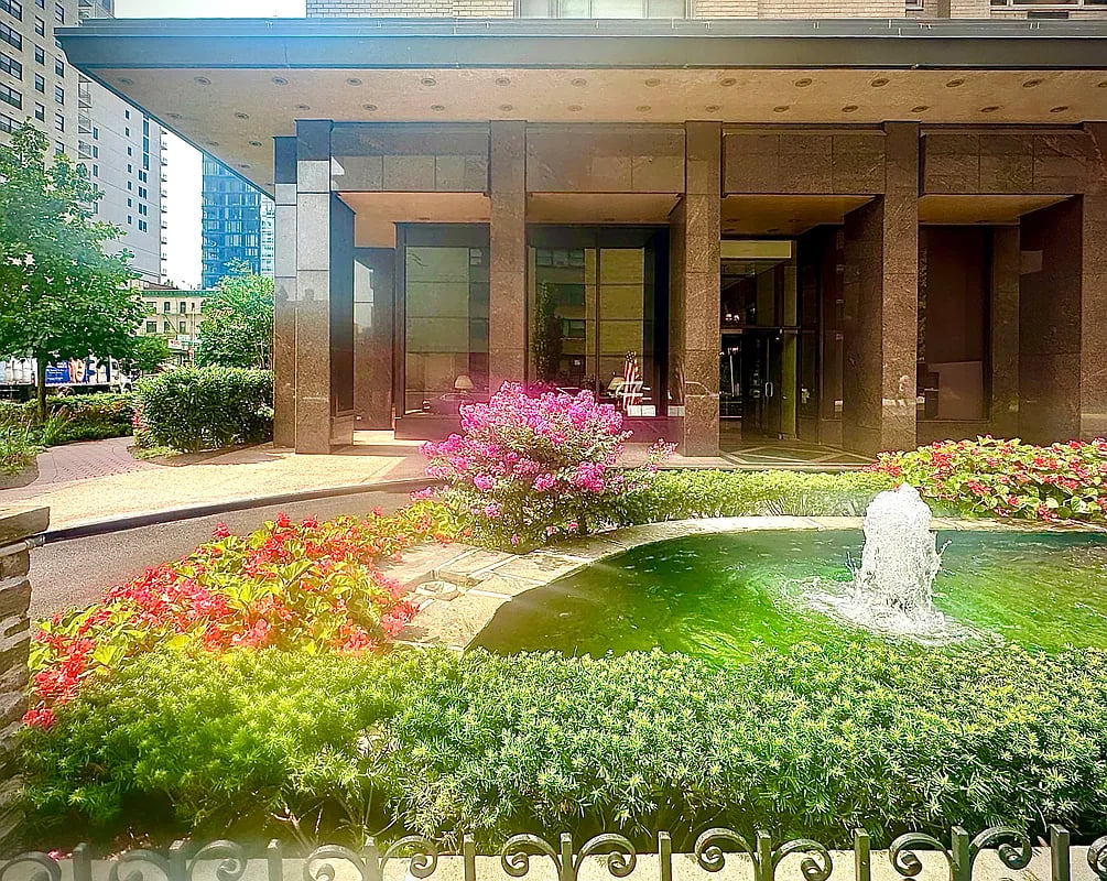 250 East 87th Street Unit: 8D