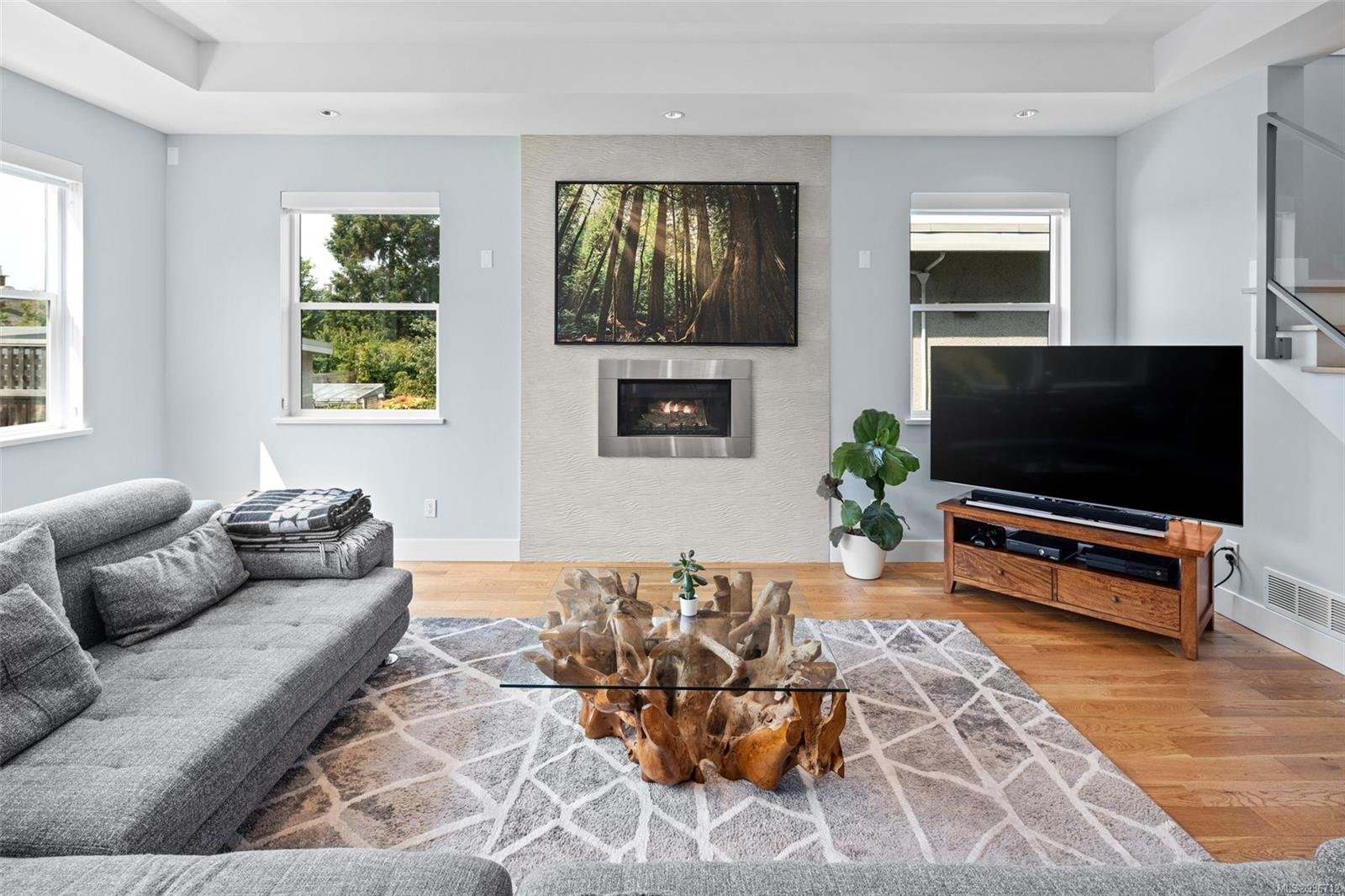 106 Moss St