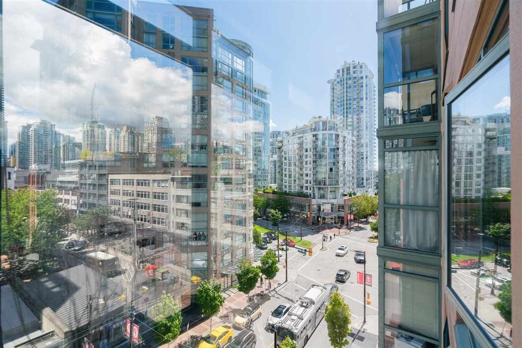 212 Davie St, #601