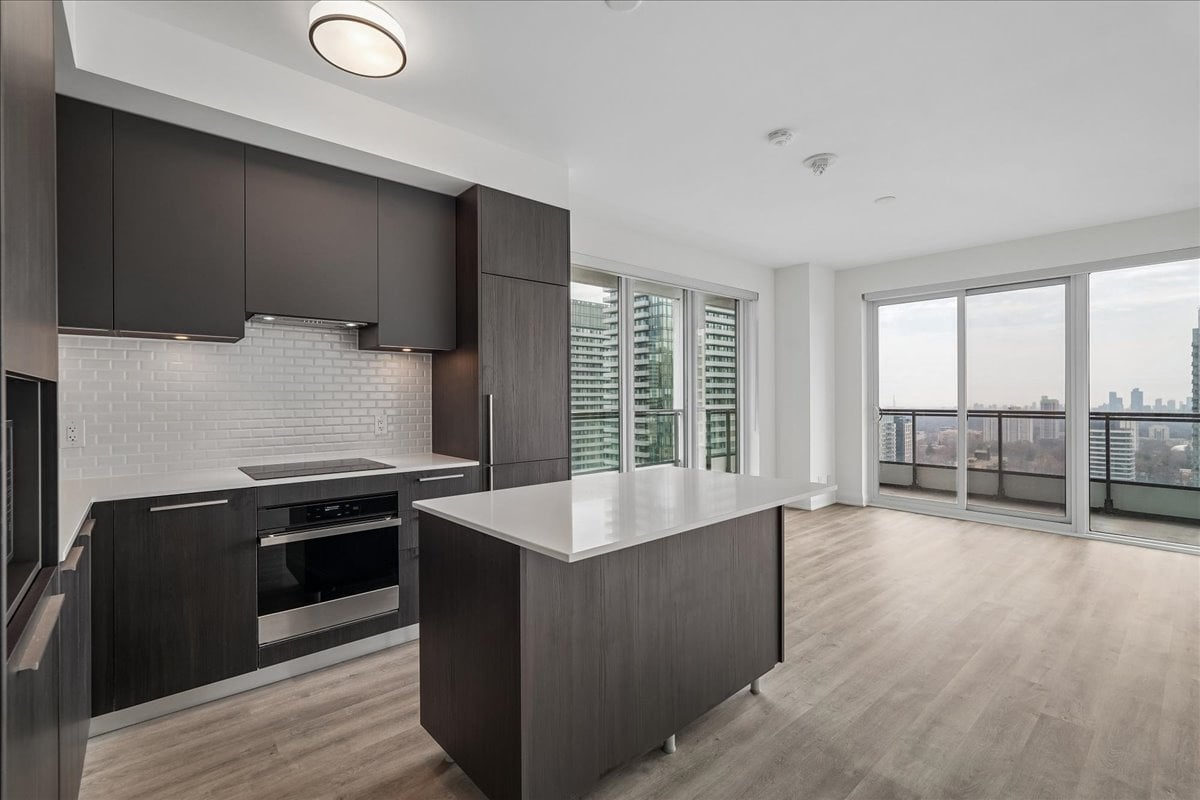 2-bedroom, 2-bathroom CORNER suite