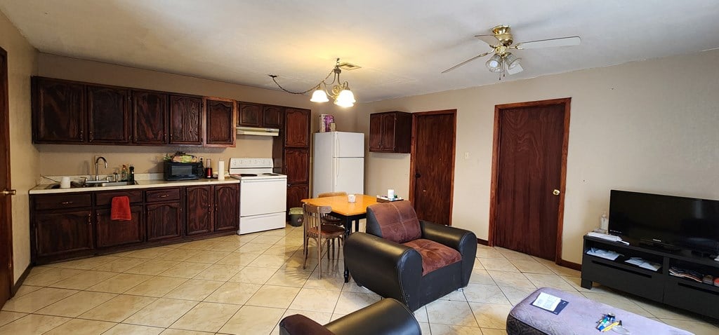 2880 Yucca Cir