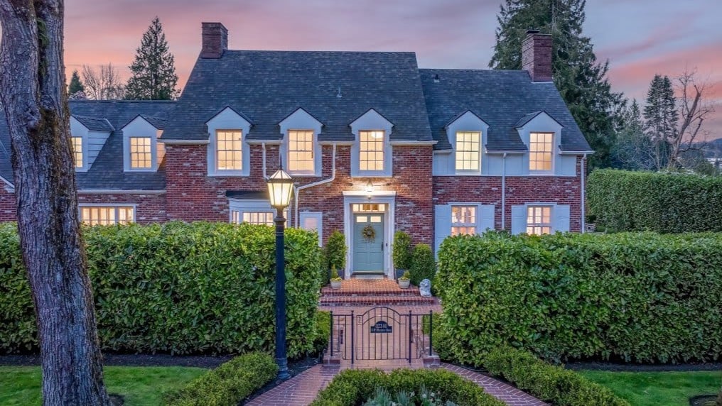Timeless Dunthorpe Luxury | Resort-Style Backyard & Designer Interiors in a Portland Icon
