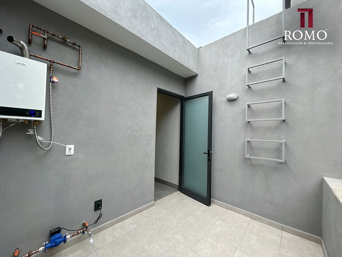 CASA CARRILLO EN VENTA EN BUGAMBILIAS $23'400,000.00 MN