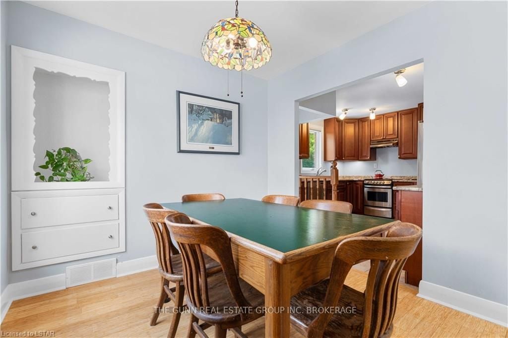 382 Colville Blvd