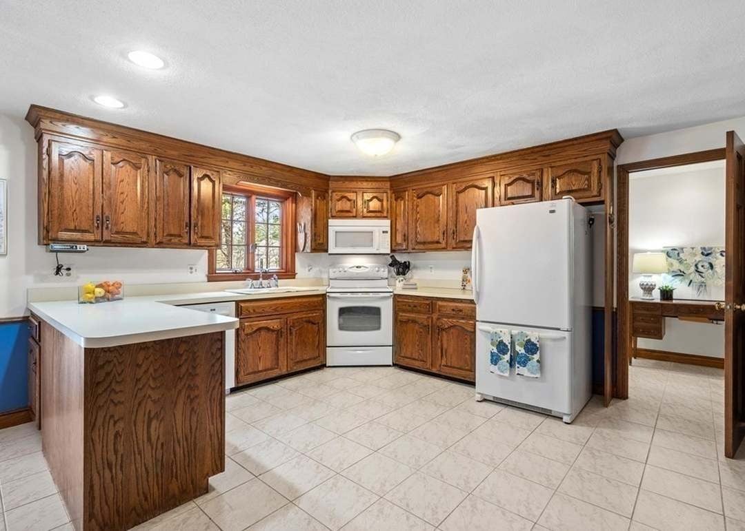 95 Carlton Ln
