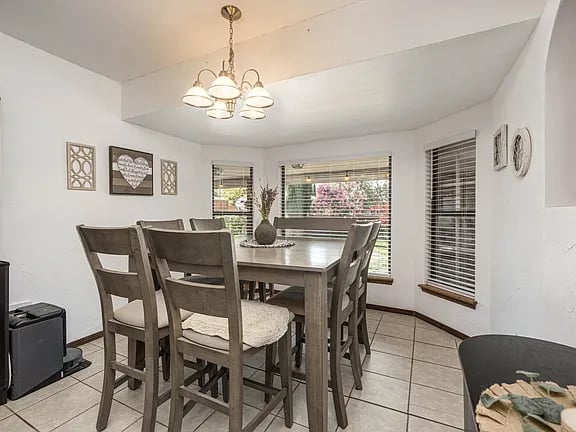 3004 Los Robles