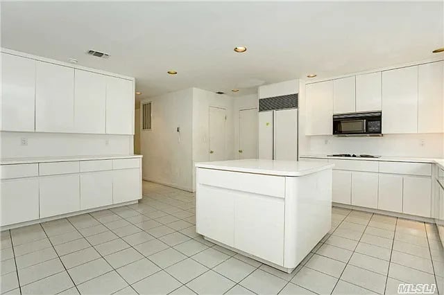 310 Willis Ave