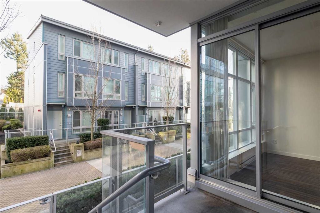 4888 Nanaimo St, #203