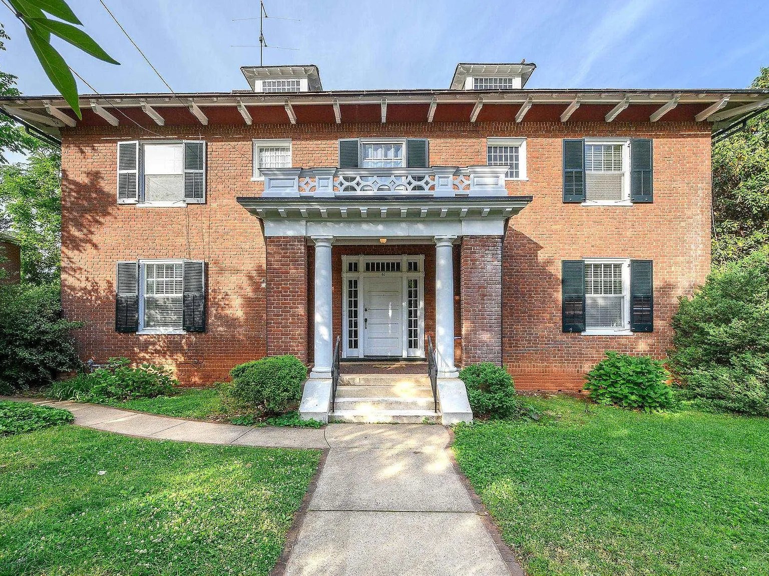 41 University Cir