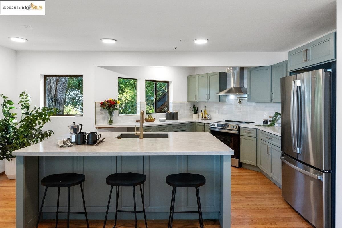 2112 Manzanita Dr