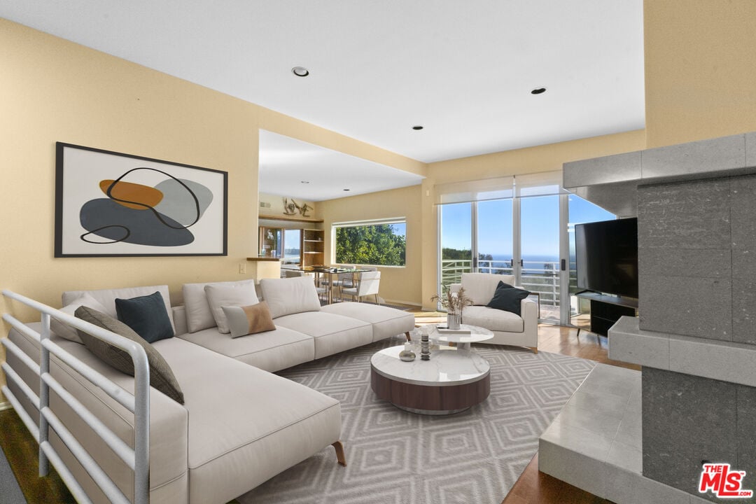 2977 Seabreeze Dr