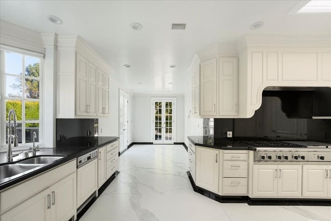 Northstar Manor, N Alta Dr, 90210