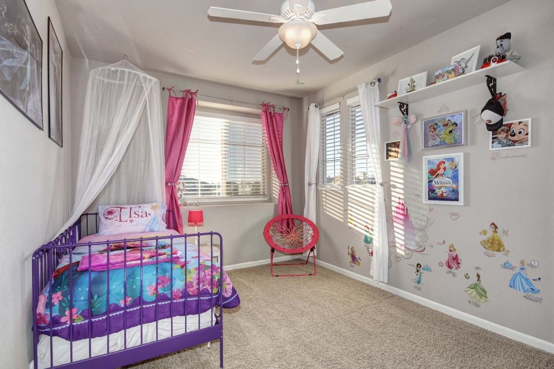Gorgeous Lincoln 5 Bedroom Home for Sale!