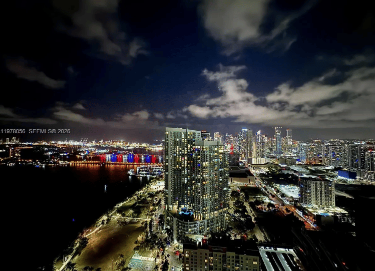 LUXURY IN THE MIAMI SKY