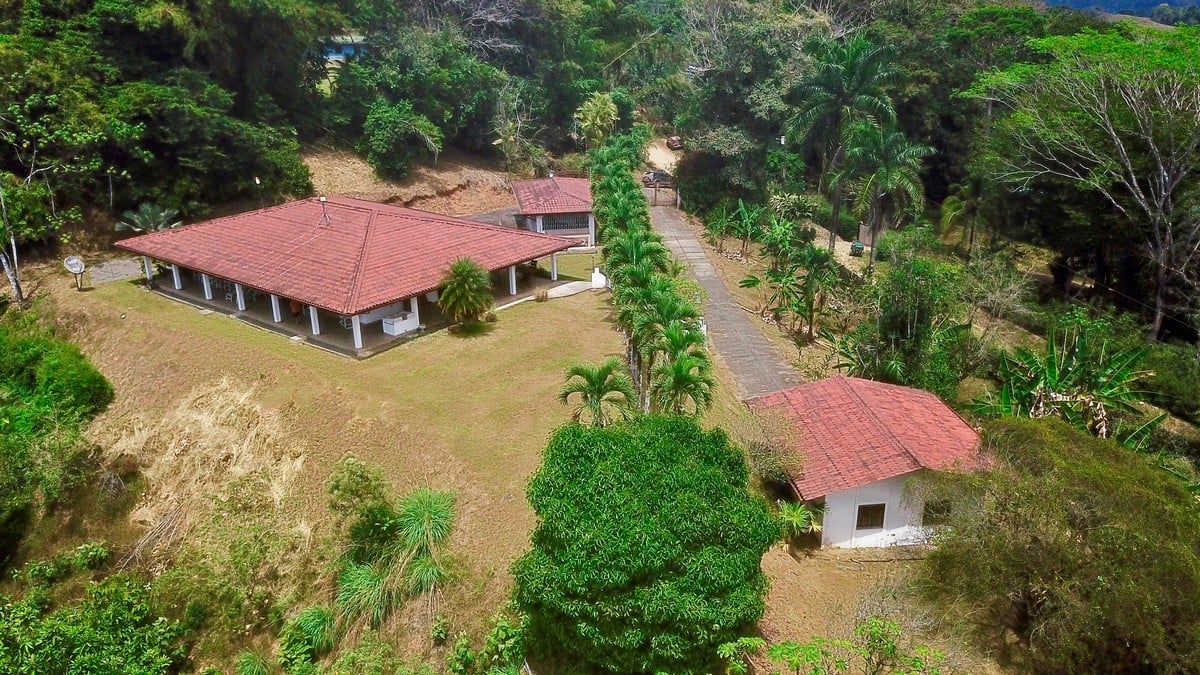 3.64 ACRES – 3 Bedroom Home With Expansive Ocean Views, Multiple Areas to Build, Public Road With Commercial Potential, 10min to the Beach!!