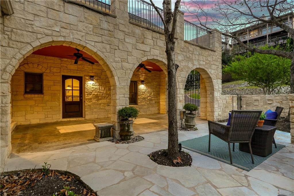 7114 Las Ventanas Dr