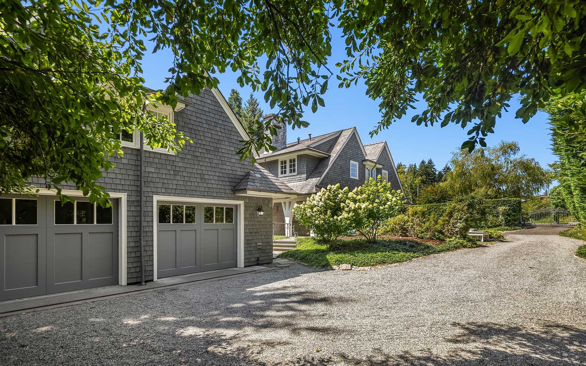 Sunny Hamptons Style in the Heart Of Medina
