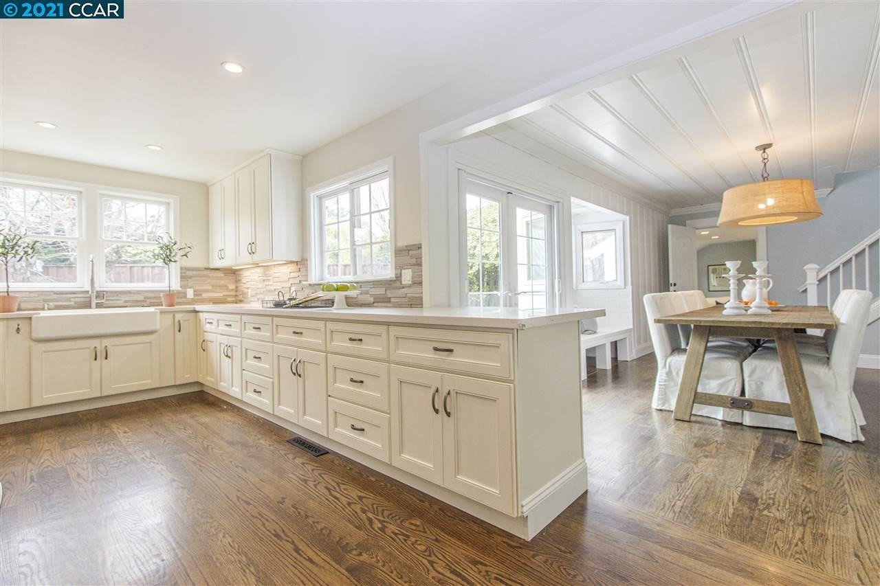 8 Foothill Park Ter