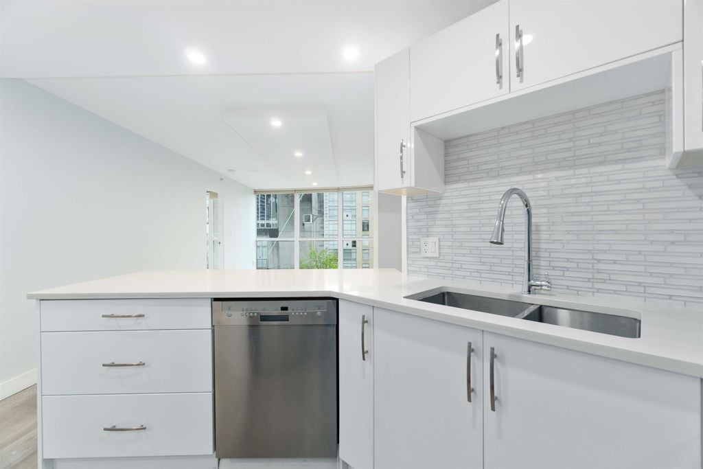 907 Beach Ave, #602