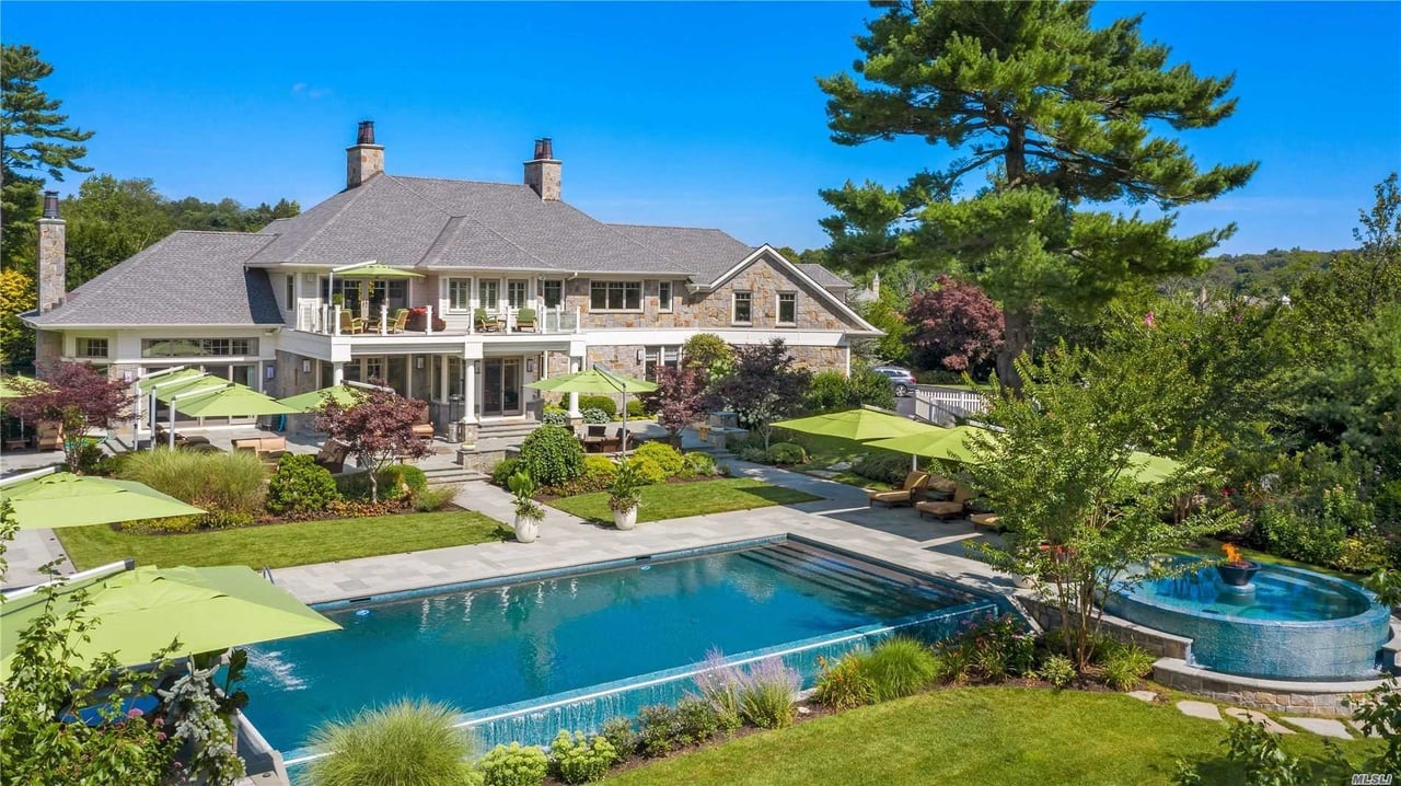 1 Hidden Pond Dr