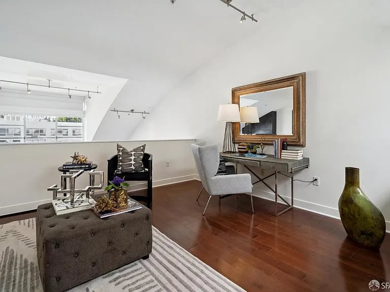 2600 18th St Suite 23