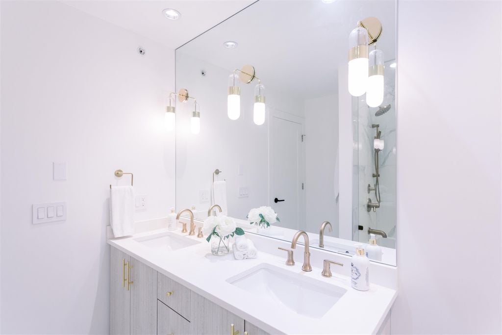 311 W 59th Ave