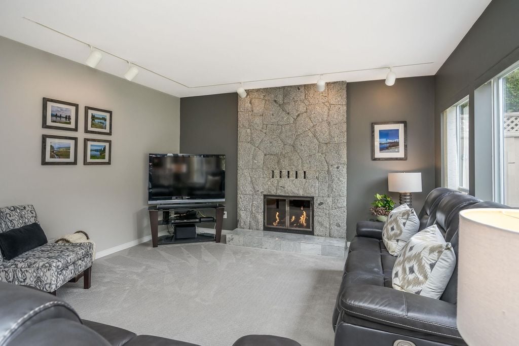 24 Ravine Dr