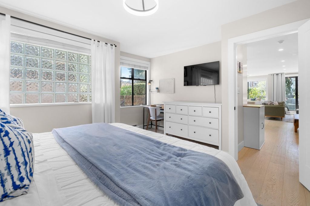 1702 Chesterfield Ave, #104