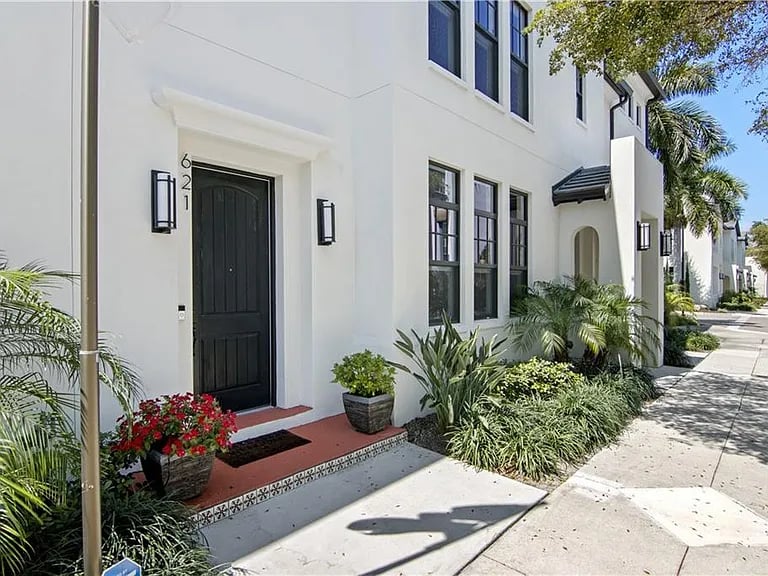 621 Cocoanut Ave