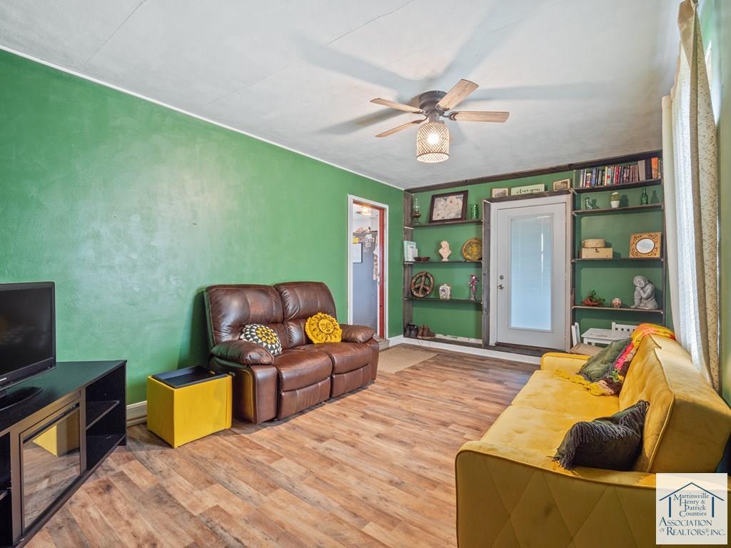 16 Wagon Trail Rd