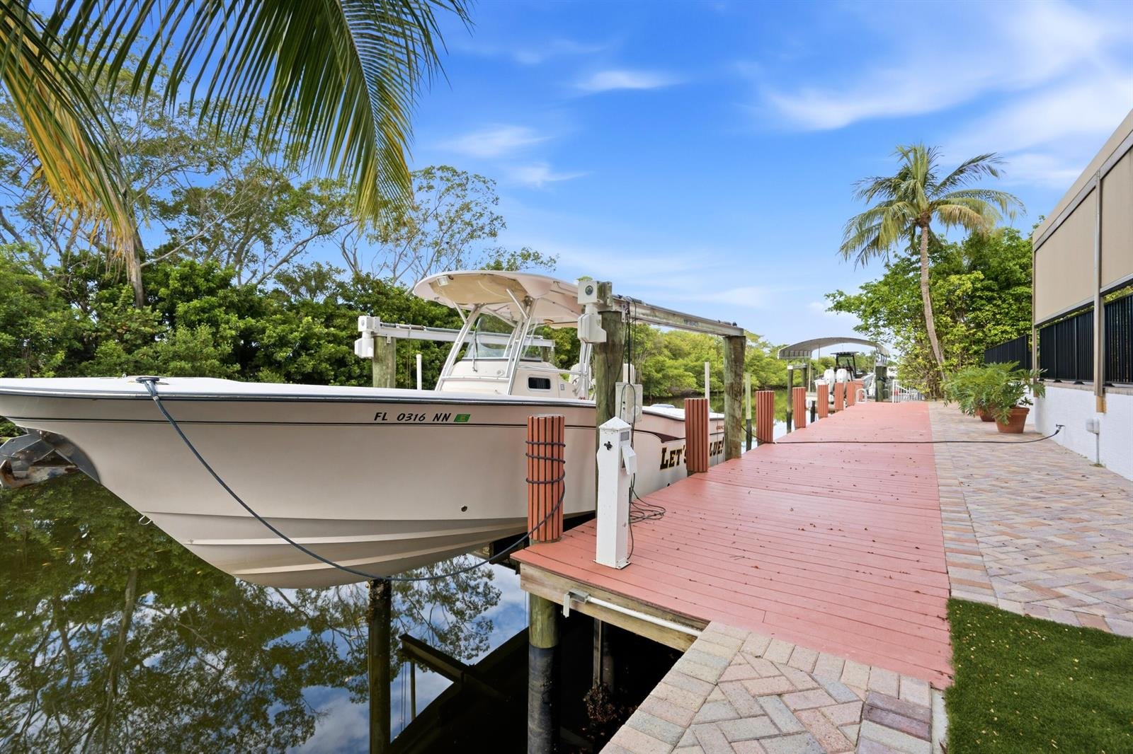  608 Inlet Rd