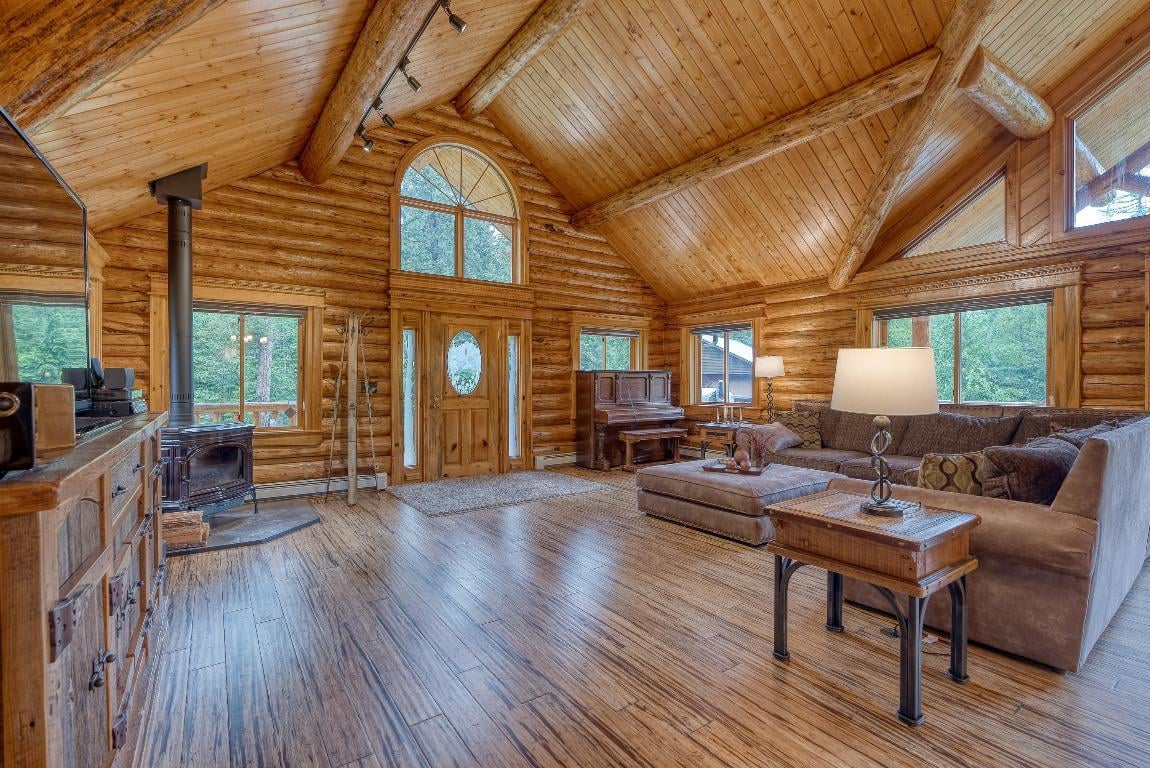 181 Labrador Ln
