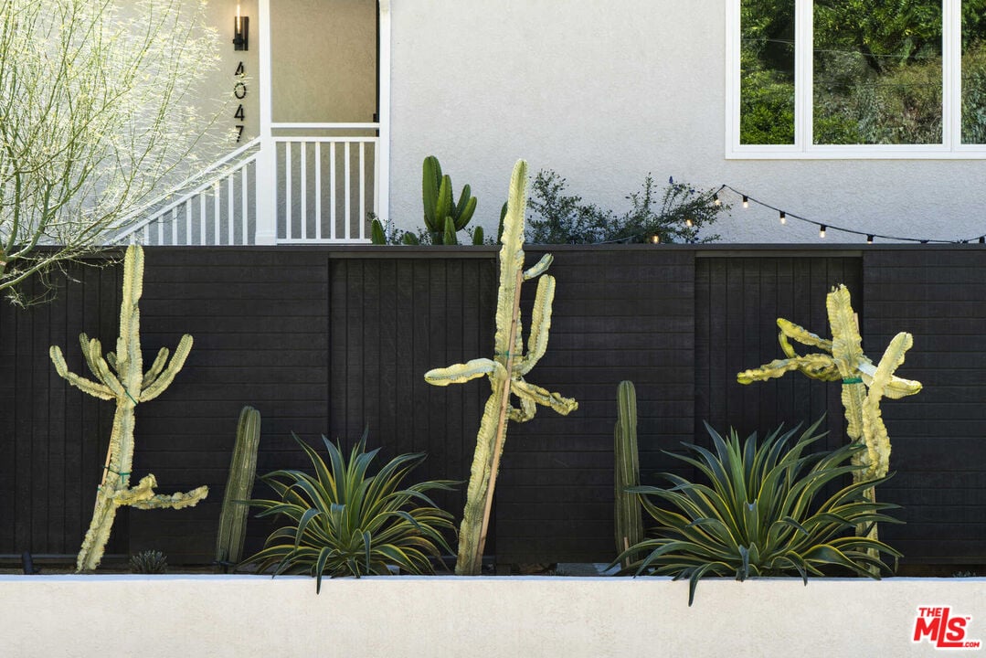 4047 Alta Mesa Dr