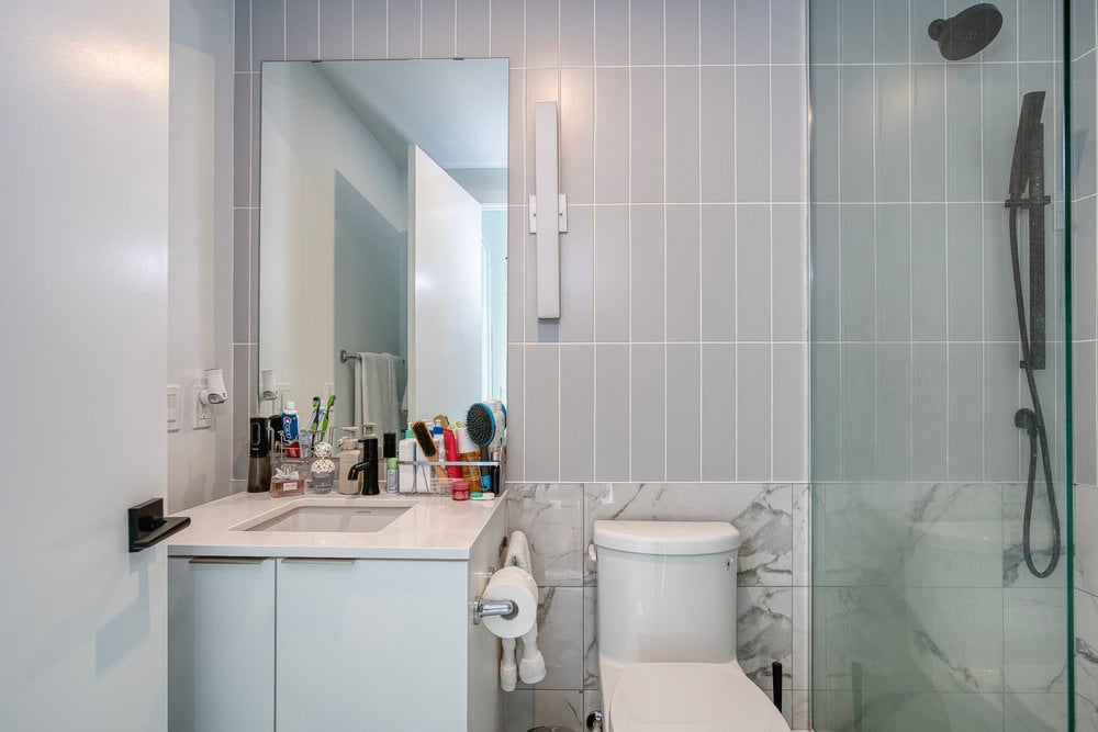 327 King Street W 1408