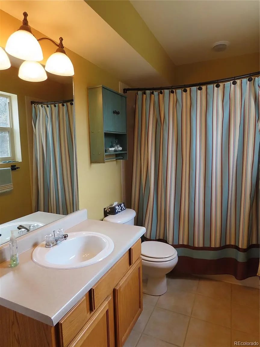 1051 Spring Valley Ln