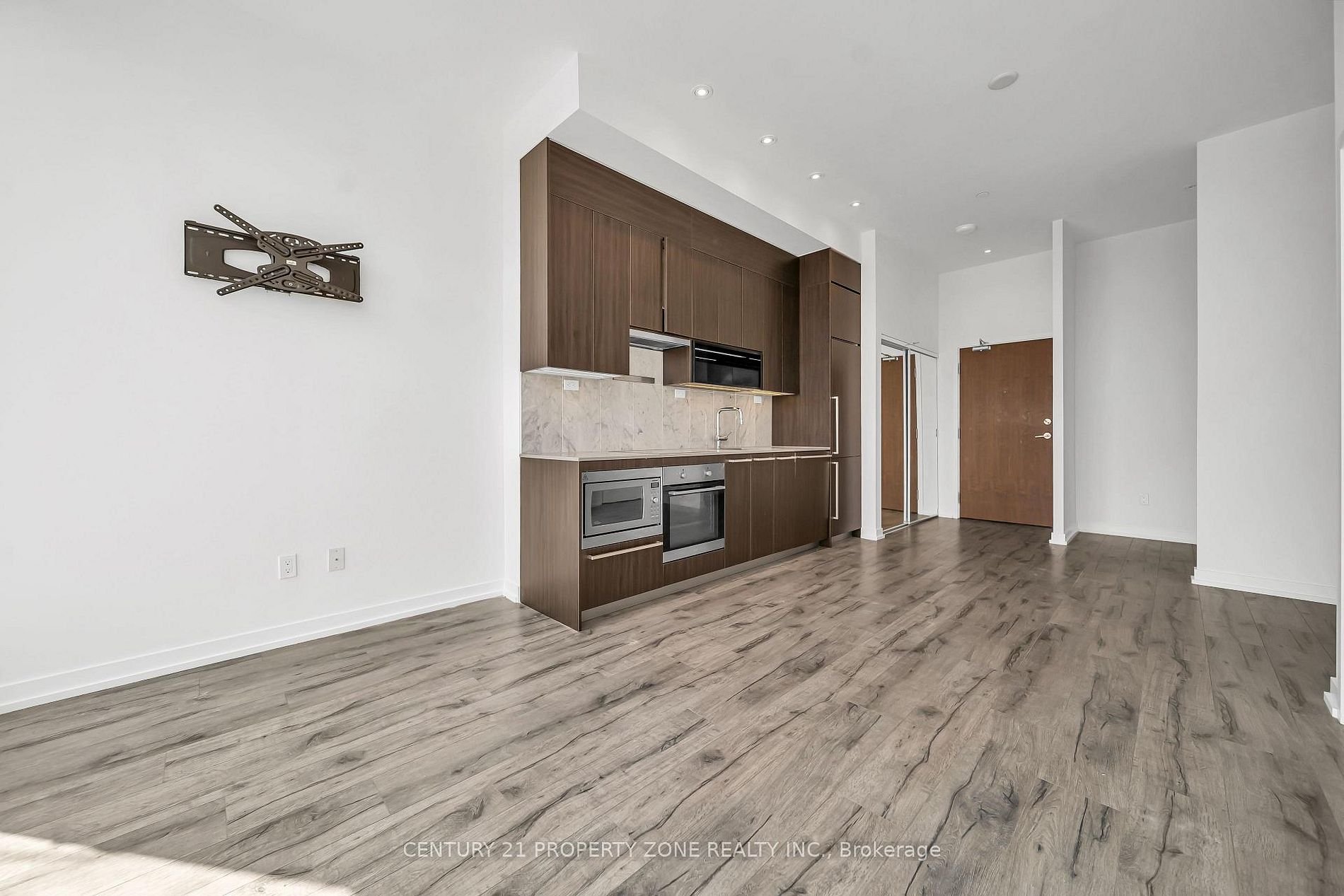 PERFECT SUITE FOR PENTHOUSE LIVING