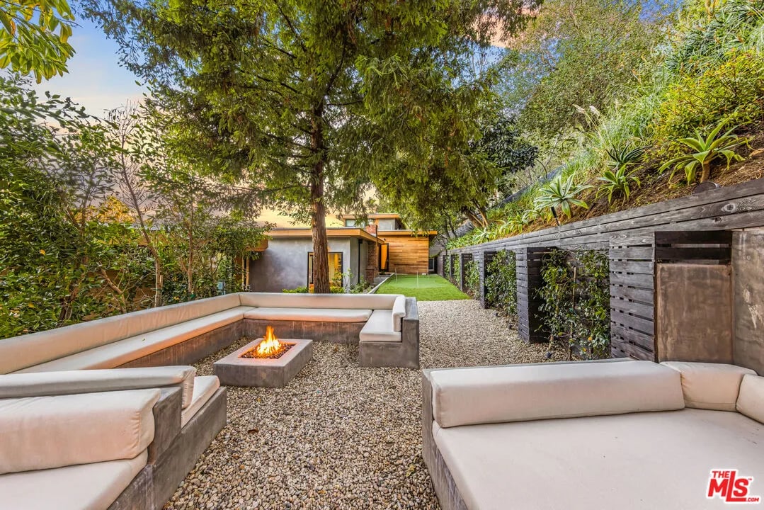 727 N Beverly Glen Blvd