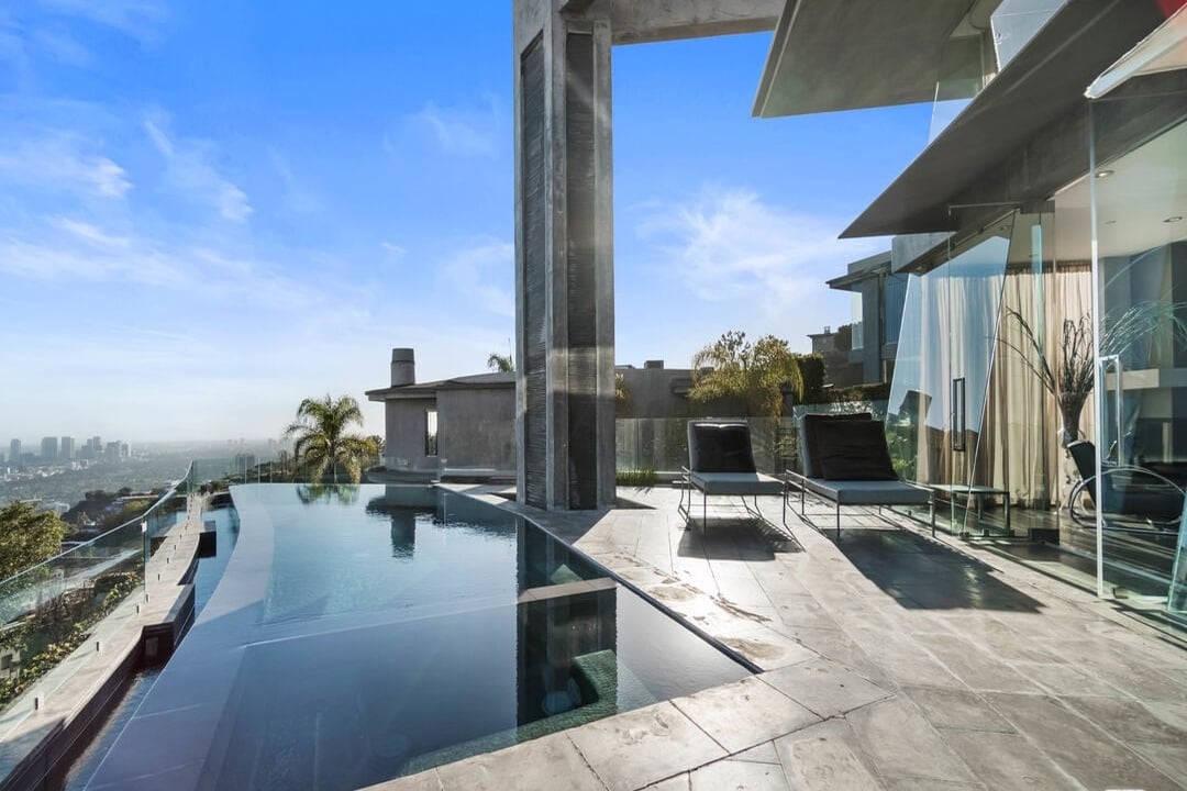 Luminor Crest, Viewmont Dr, 90069