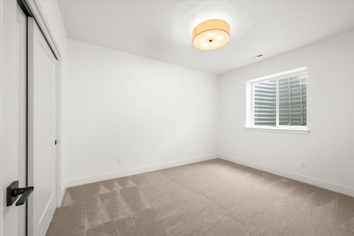 15 Snowcap Dr Windsor