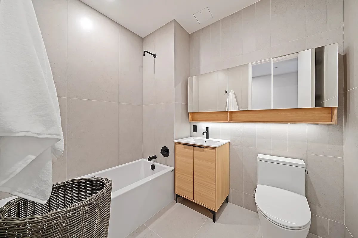 931 Carroll Street 812