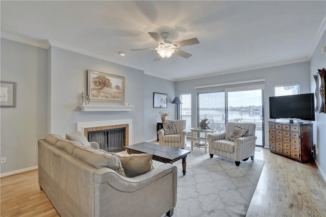 411 North Horseshoe Blvd