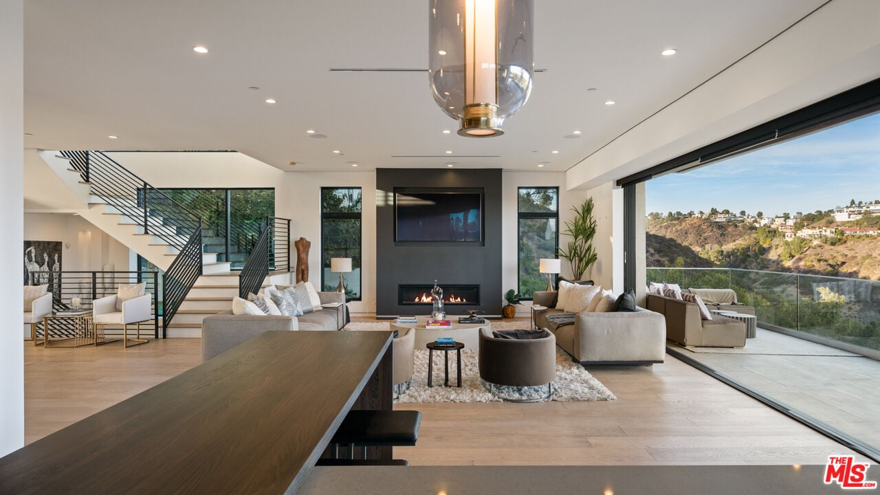 Aurelian Crest, Linda Flora Dr, 90049