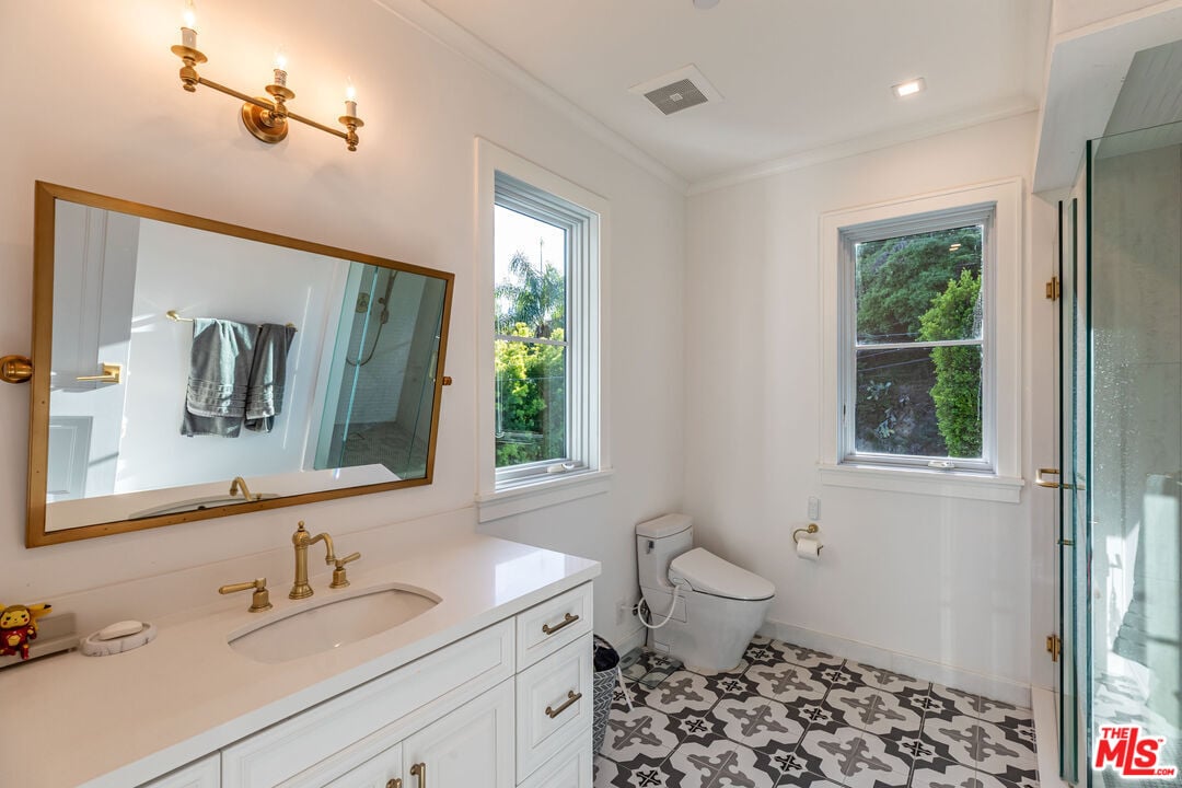 Monarch Reserve, N Norman Pl, 90049