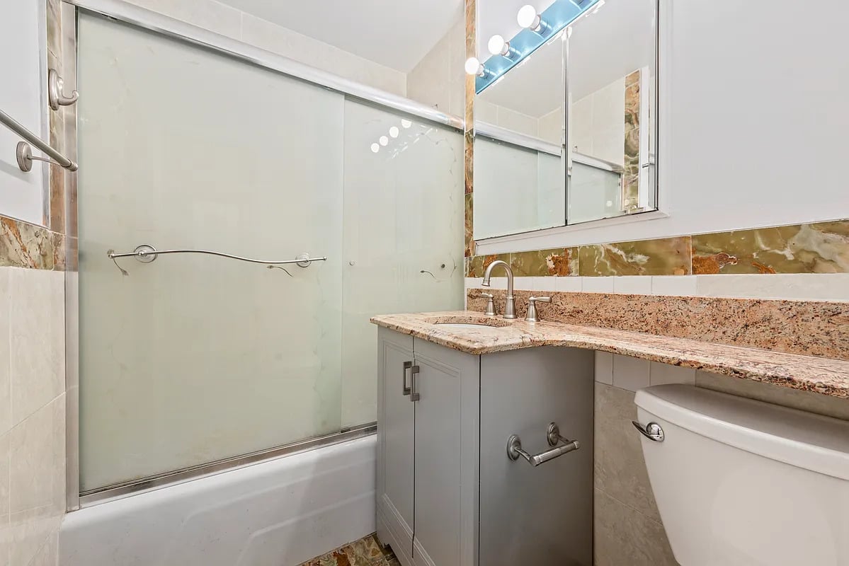 360 East 72nd Street #B211