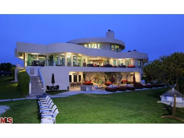 Famed Contemporary Celebrity Estate