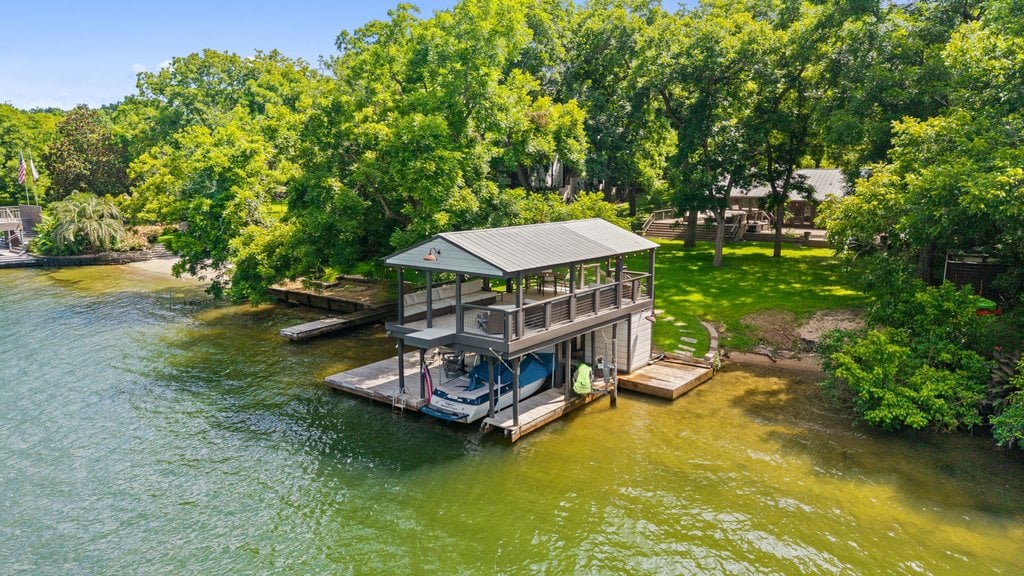 2932 Oestrick Lane