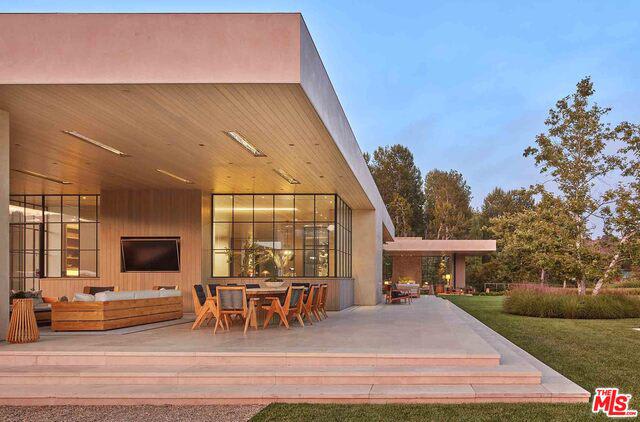 Brentwood Modern by Noah Walker AIA