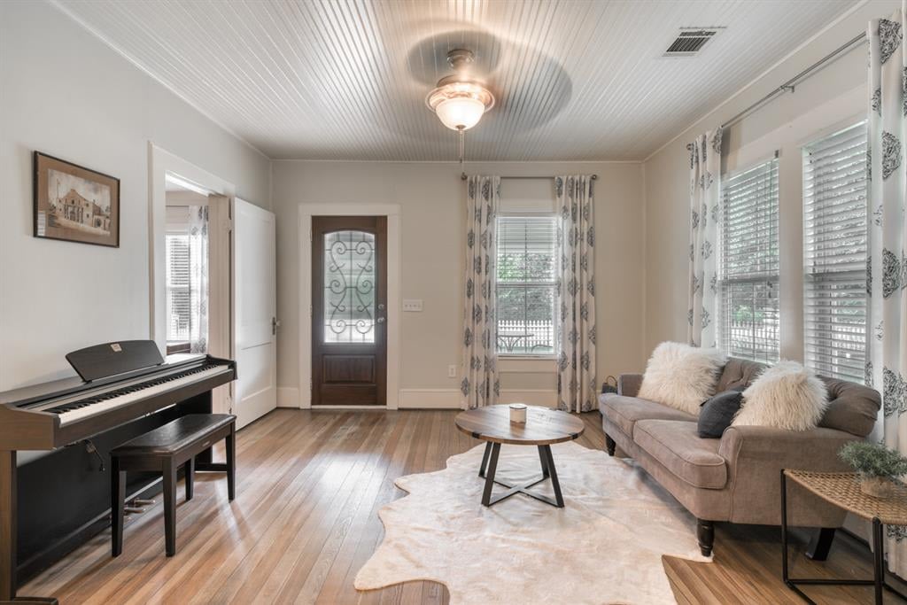 134 Houston St New Ulm, Tx 78950